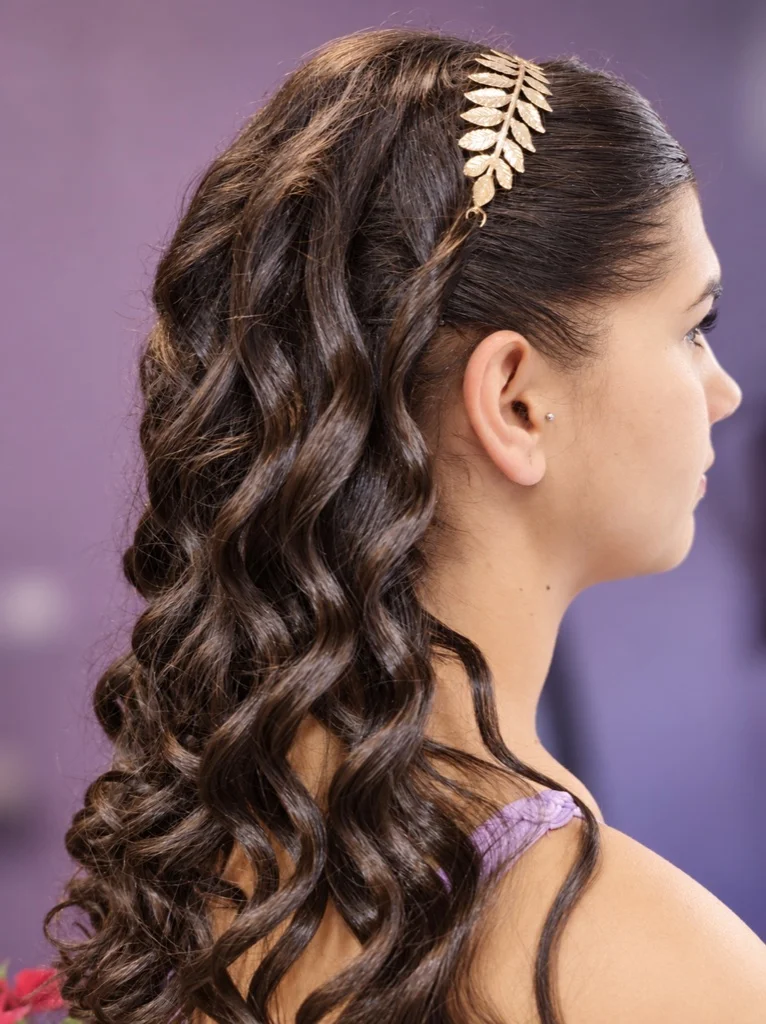 Ondas largas con accesorio dorado
